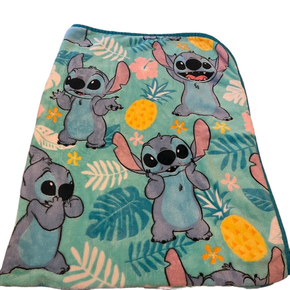 Stitch Fans! Plush blanket, stuffed toy, tsum tsum and mask - Picture 2 of 5